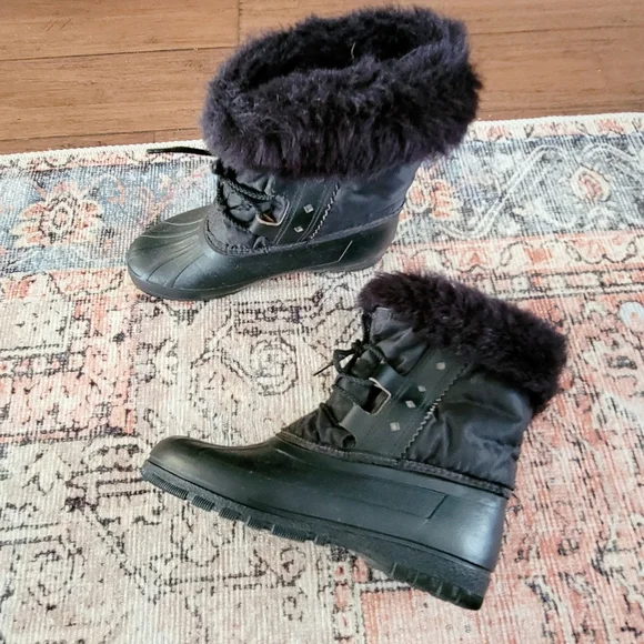 Sorel Size 5 WInter Ankle Boots --r - Picture 1 of 4